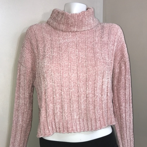 Urban Heritage BabyPink Cable Knit Cropped Sweater - Picture 3 of 13